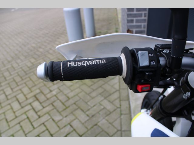 husqvarna - 701-supermoto