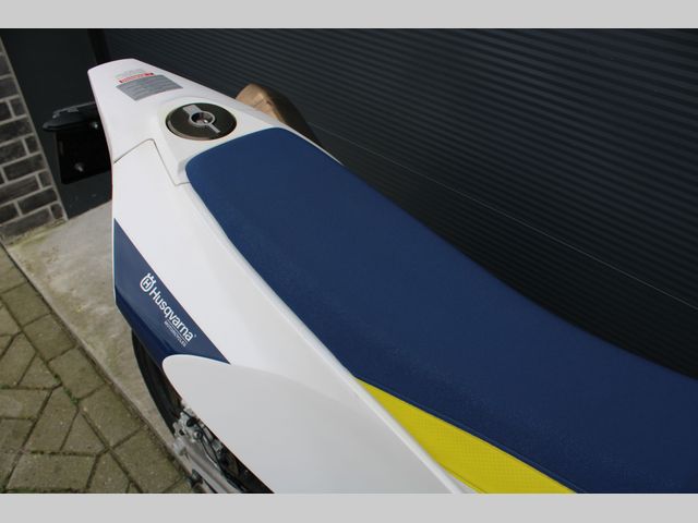 husqvarna - 701-supermoto