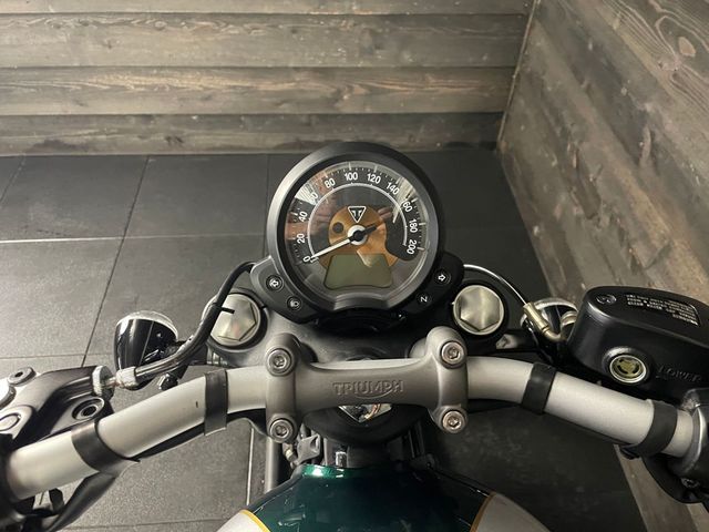 triumph - bonneville-bobber