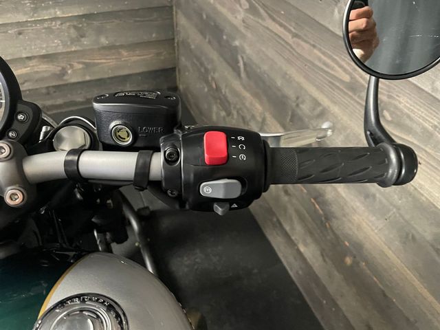 triumph - bonneville-bobber