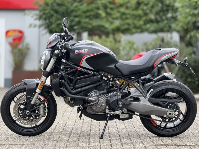 ducati - monster-821-dark