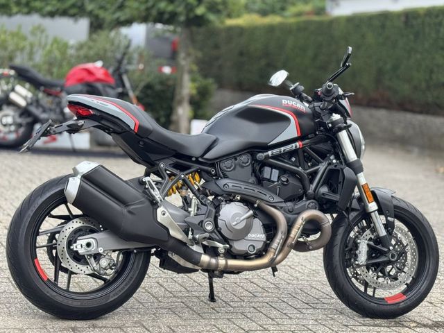 ducati - monster-821-dark
