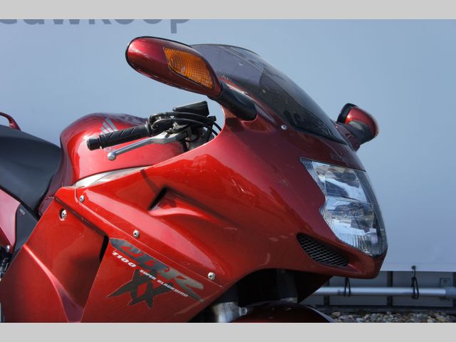 honda - cbr-1100--xx-super-blackbird