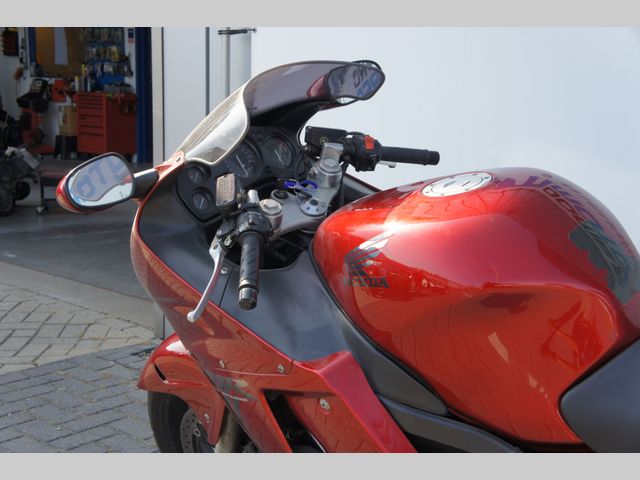 honda - cbr-1100--xx-super-blackbird