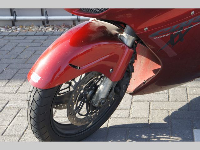 honda - cbr-1100--xx-super-blackbird