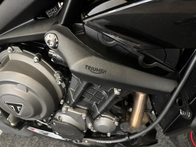 triumph - street-triple-rs
