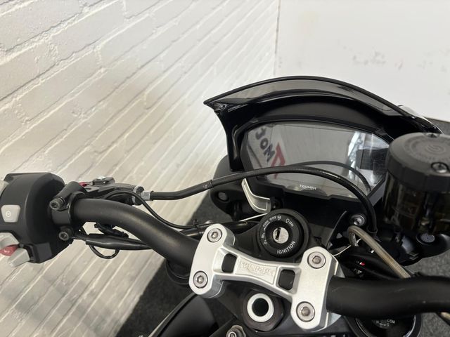 triumph - street-triple-rs