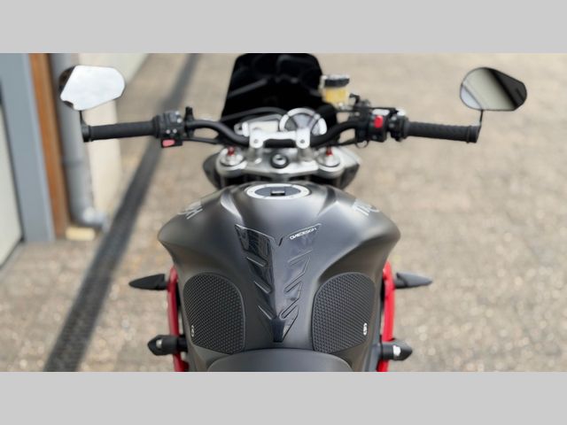 triumph - street-triple-r