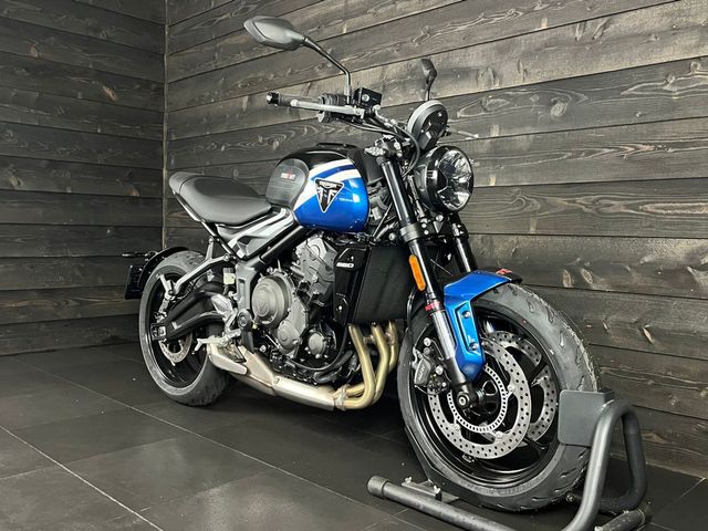 triumph - trident-660