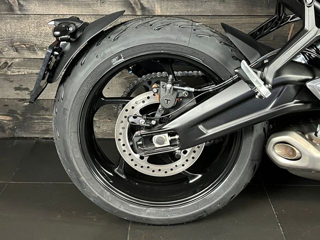 triumph - trident-660