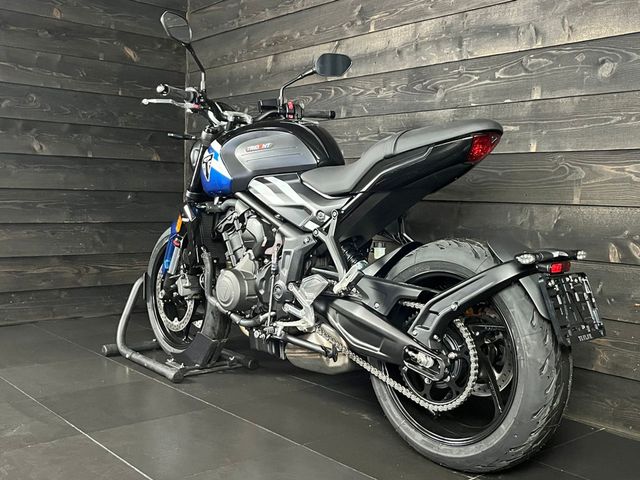 triumph - trident-660
