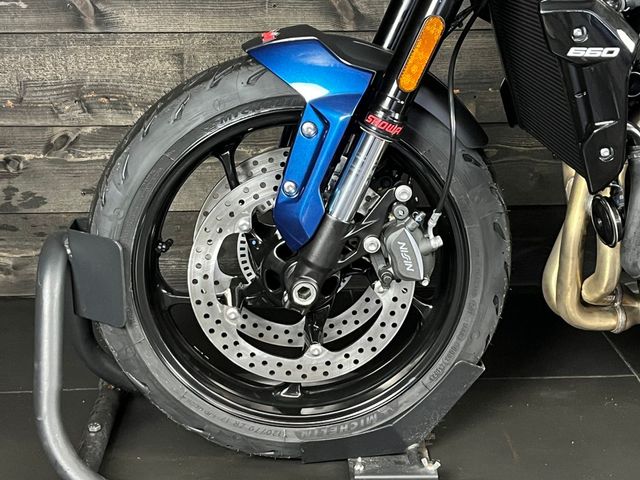 triumph - trident-660