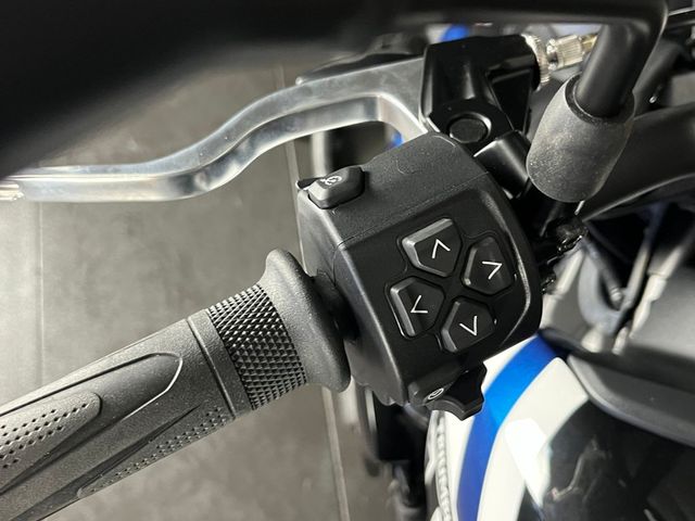 triumph - trident-660