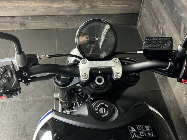 triumph - trident-660