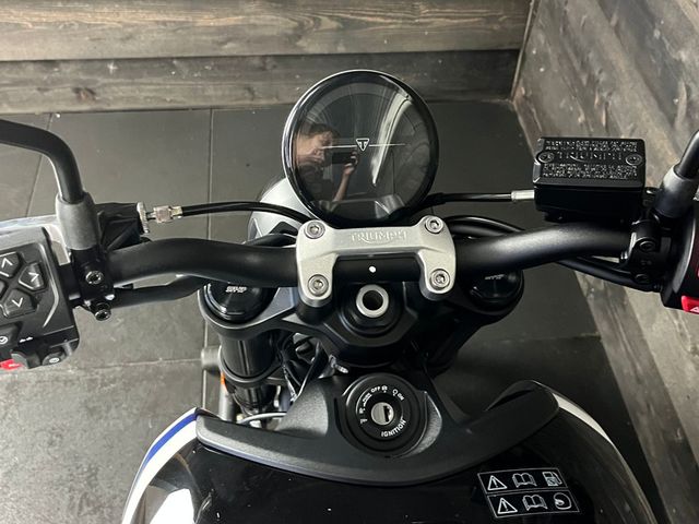 triumph - trident-660