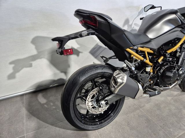 kawasaki - z900