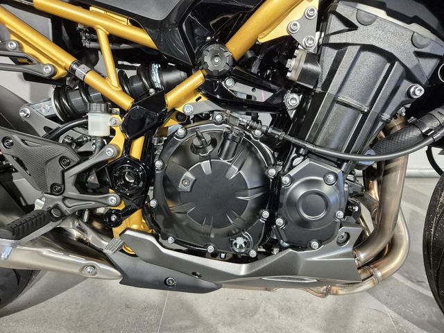 kawasaki - z900