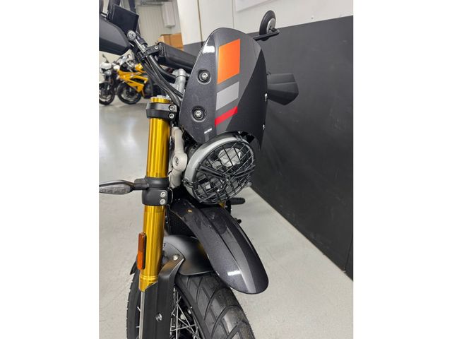 triumph - scrambler-400-xc