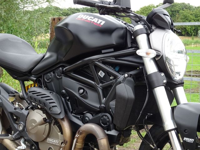 ducati - monster-821-dark