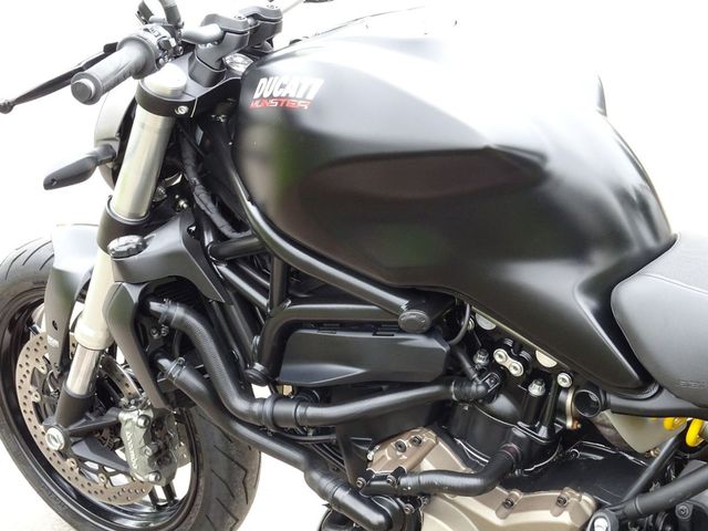 ducati - monster-821-dark