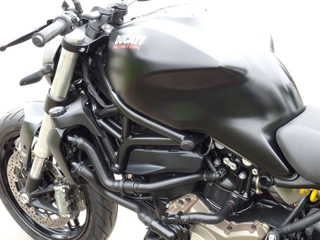 ducati - monster-821-dark