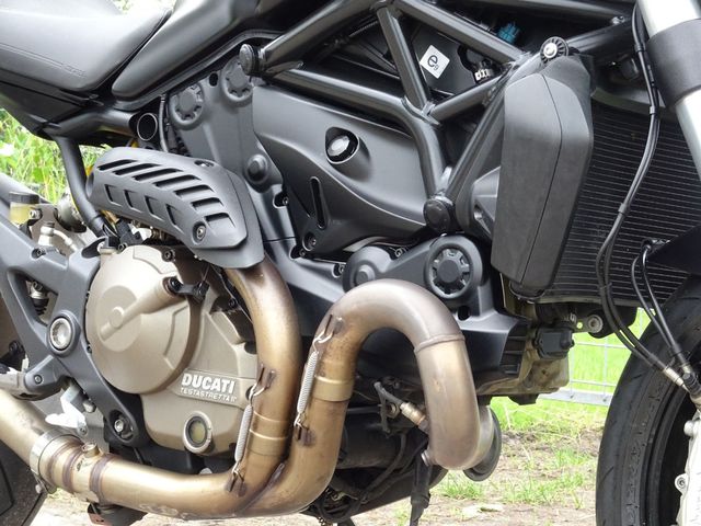ducati - monster-821-dark