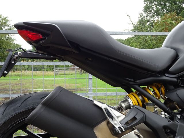ducati - monster-821-dark