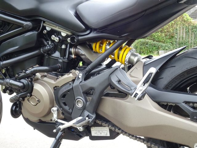 ducati - monster-821-dark