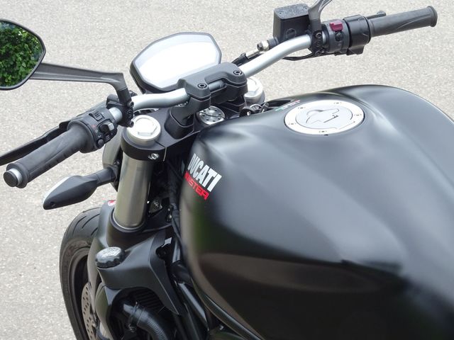 ducati - monster-821-dark