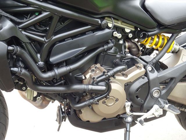 ducati - monster-821-dark