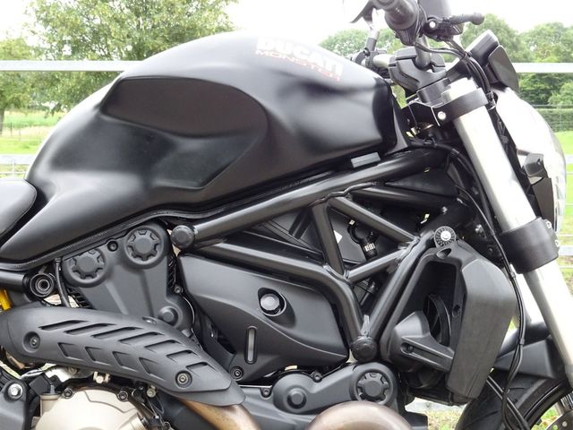 ducati - monster-821-dark
