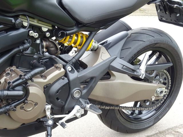 ducati - monster-821-dark