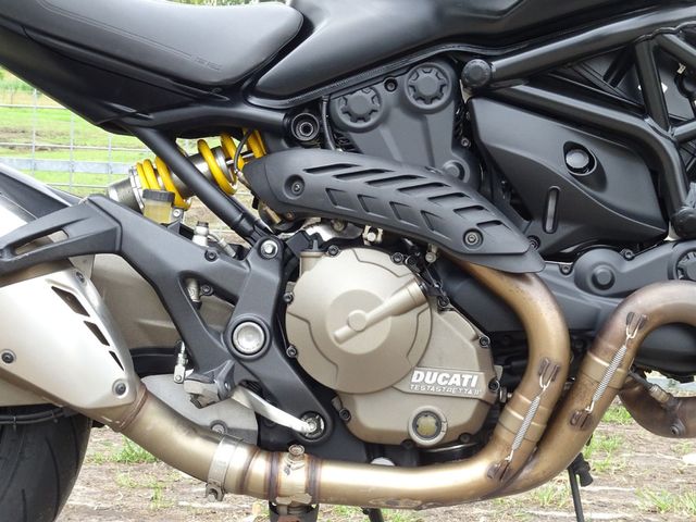 ducati - monster-821-dark
