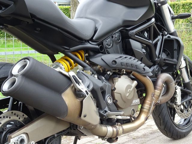 ducati - monster-821-dark