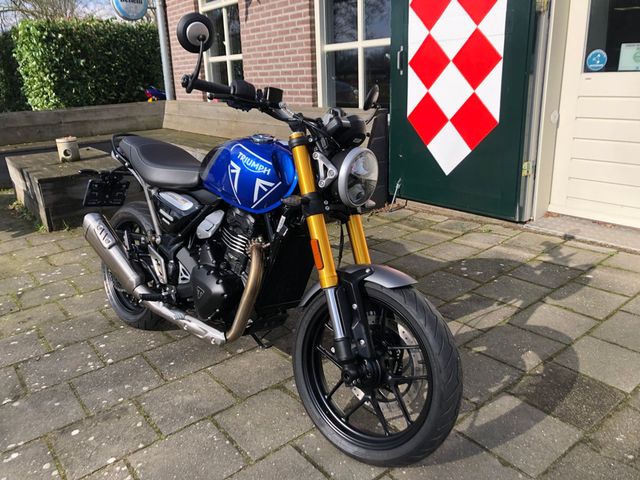 triumph - speed-400