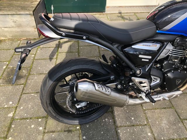triumph - speed-400