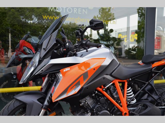 ktm - 1290-super-duke-gt