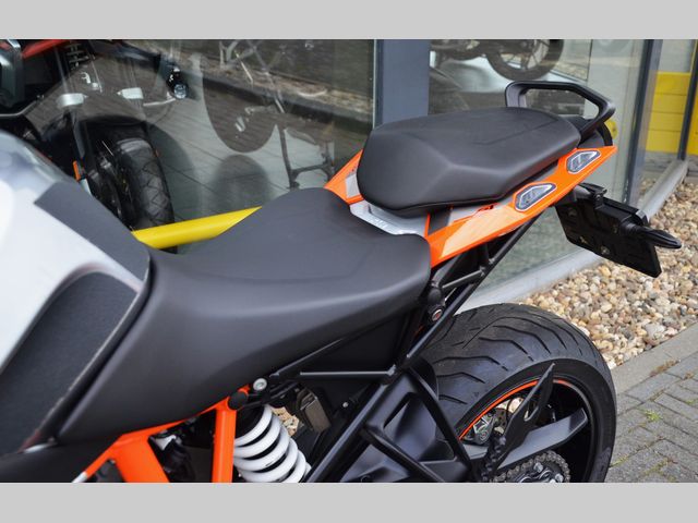 ktm - 1290-super-duke-gt