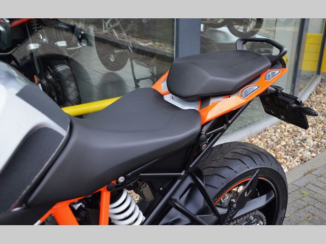 ktm - 1290-super-duke-gt