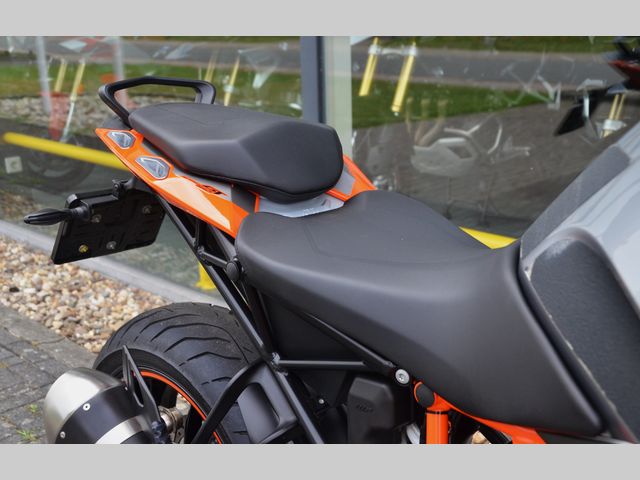 ktm - 1290-super-duke-gt