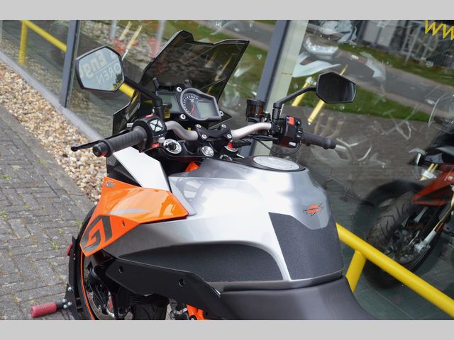 ktm - 1290-super-duke-gt