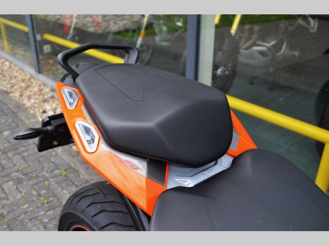 ktm - 1290-super-duke-gt