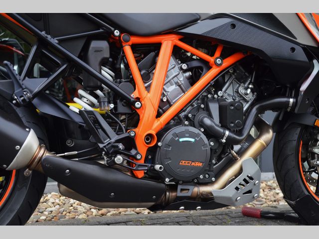 ktm - 1290-super-duke-gt