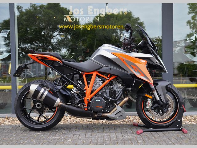 ktm - 1290-super-duke-gt