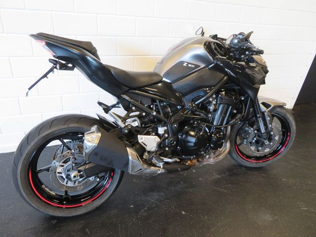 kawasaki - z900