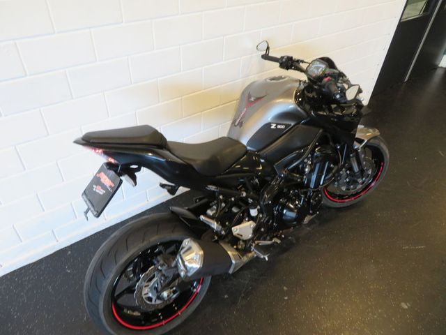 kawasaki - z900