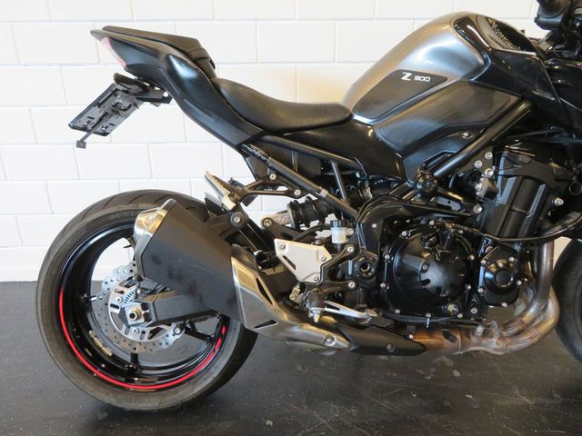 kawasaki - z900