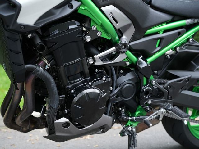 kawasaki - z900-se