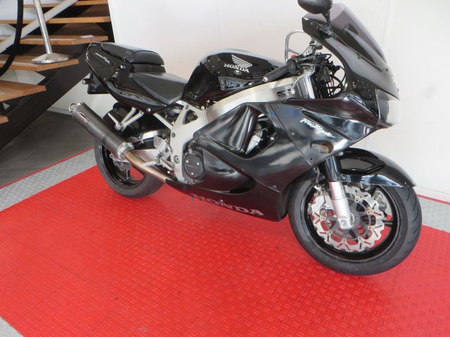 honda - cbr-900-rr-fireblade