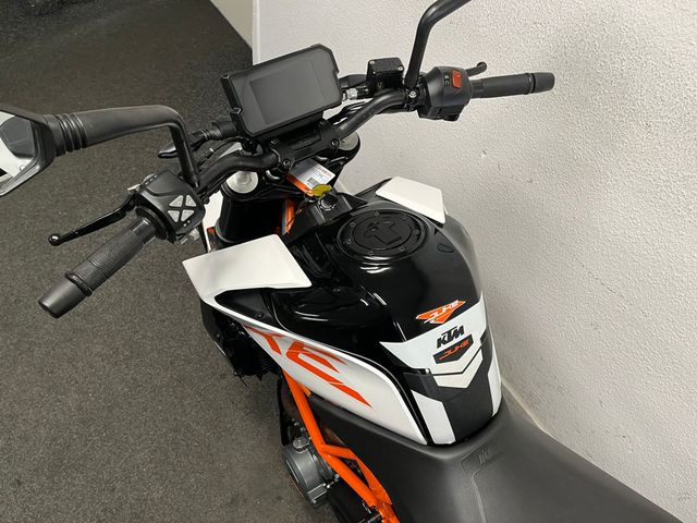 ktm - 390-duke